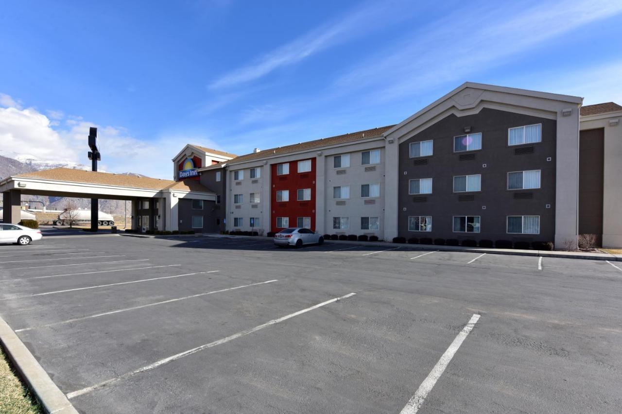 Days Inn By Wyndham Springville Exterior photo