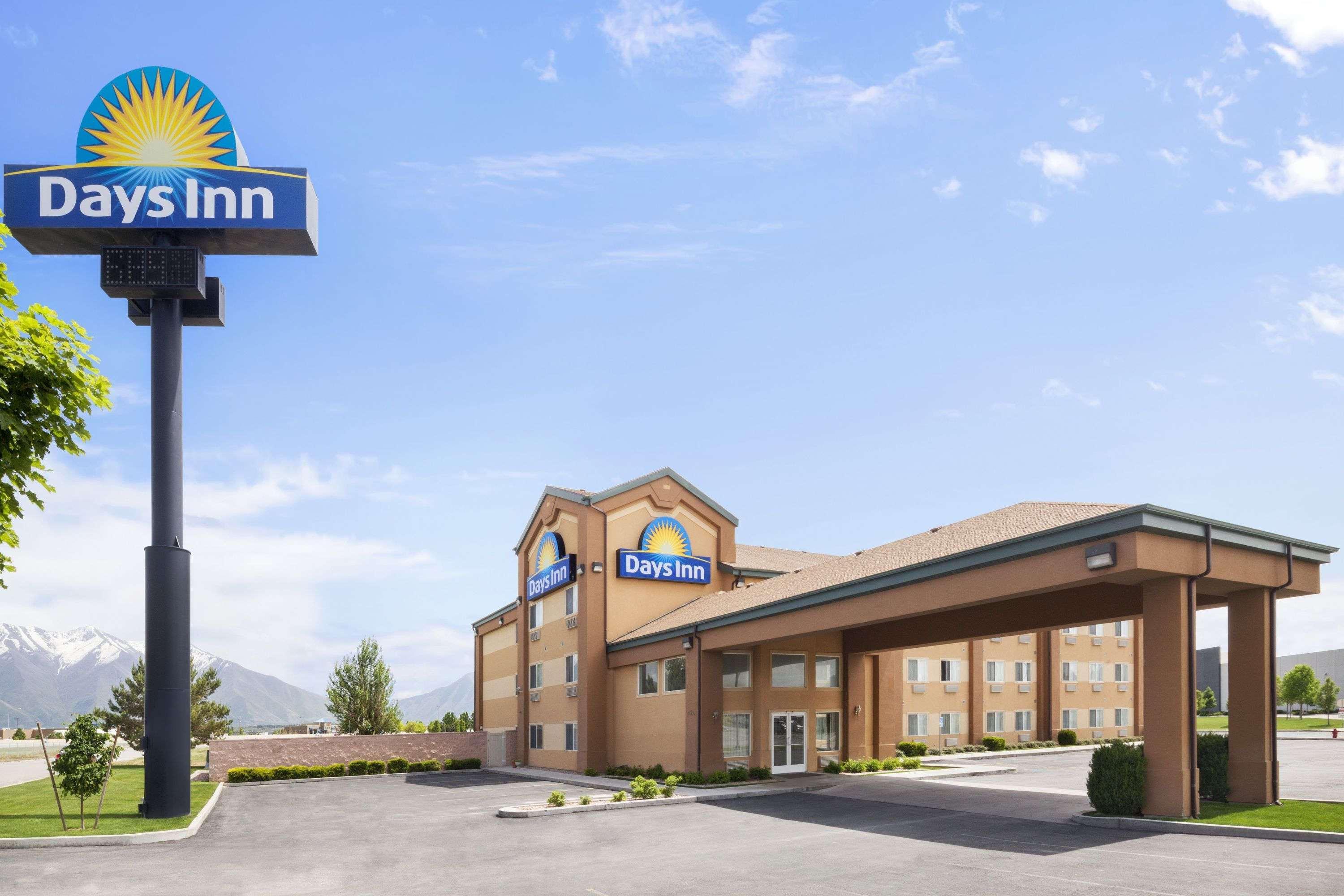 Days Inn By Wyndham Springville Exterior photo