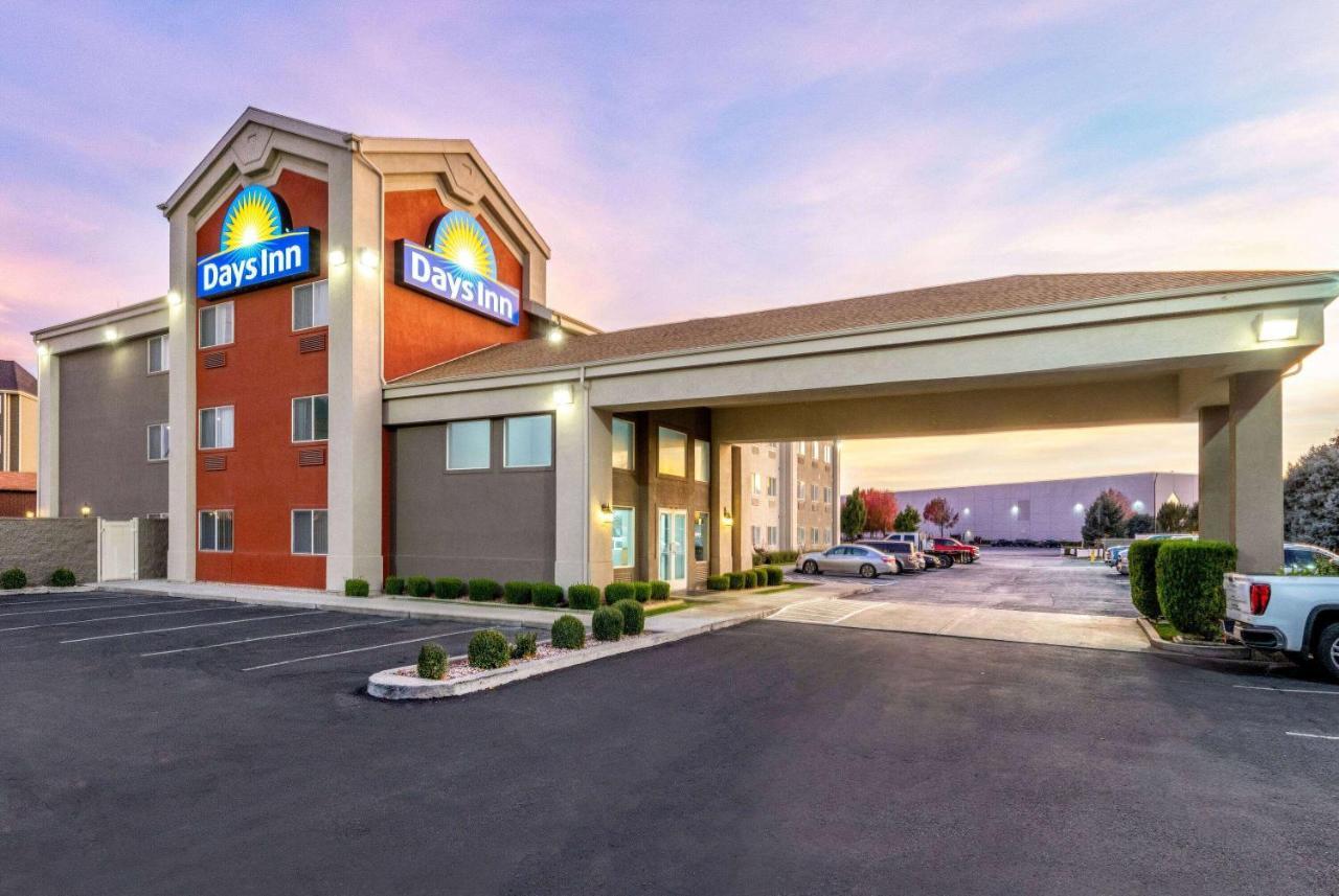 Days Inn By Wyndham Springville Exterior photo